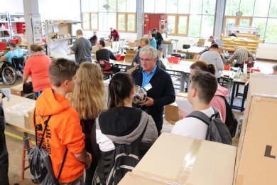 Tag der offenen Unternehmen Parchim Schüler beim Tag der offenen Unternehmen Parchim